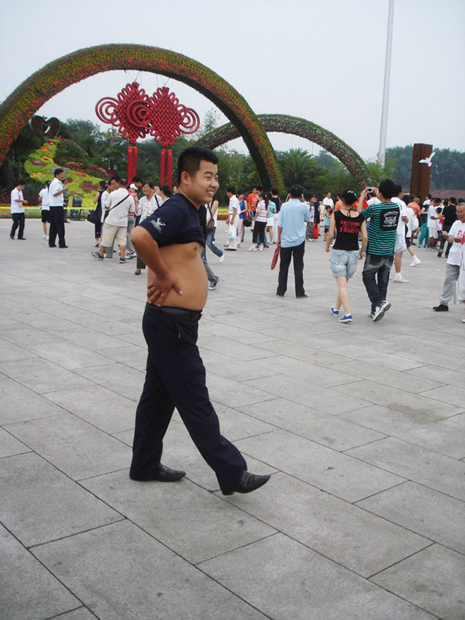 Beijing bikini aka Chinese shirt roller.