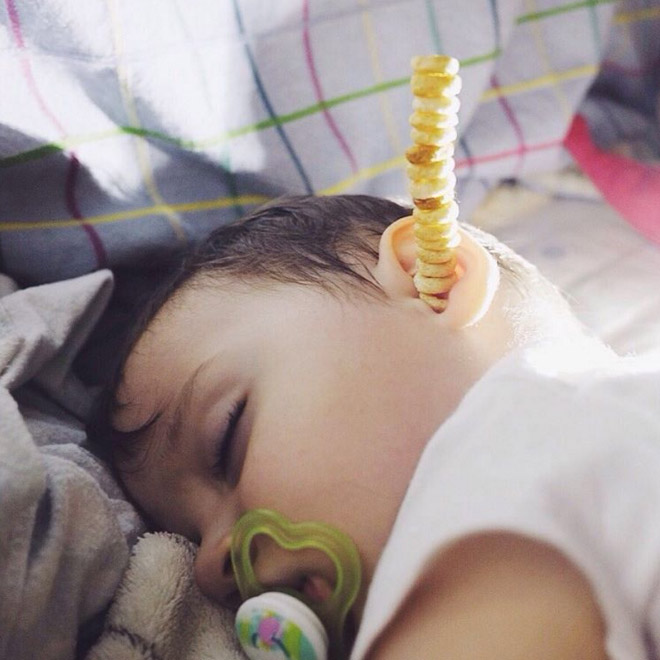 Weird viral trend: stacking Cheerio on babies.