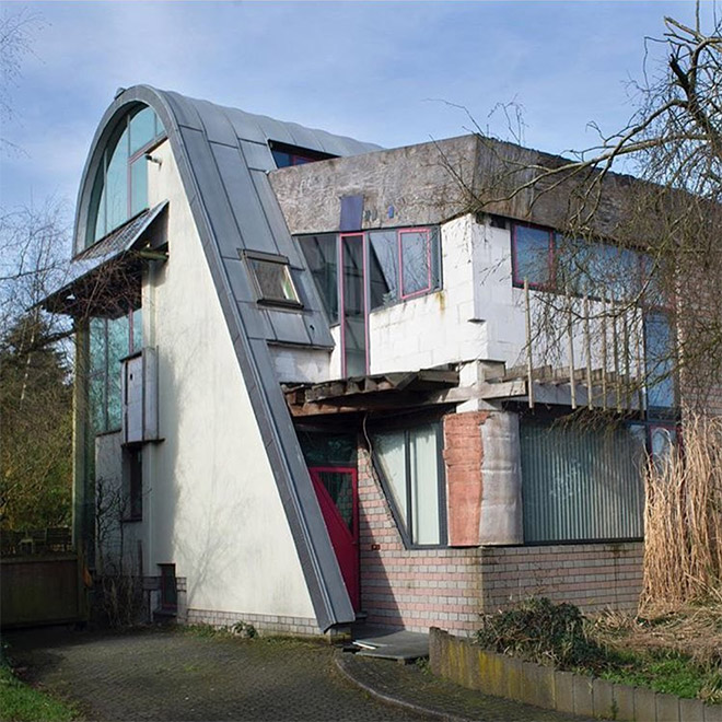 Would you like to live in such an ugly house?