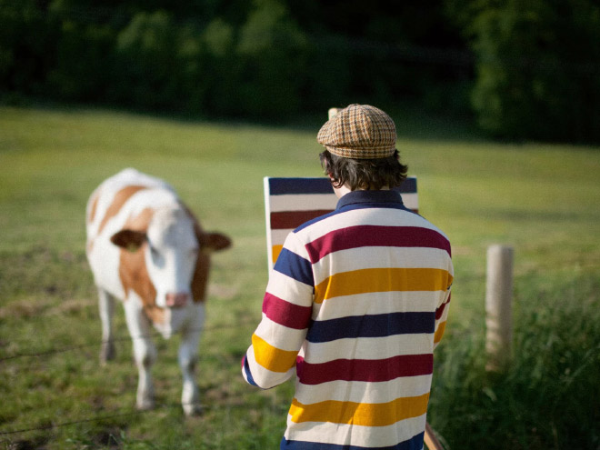 This artist travels around just to paint the pattern of his own shirt.