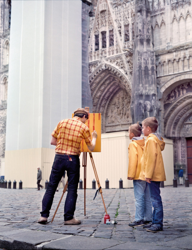 This artist travels around just to paint the pattern of his own shirt.