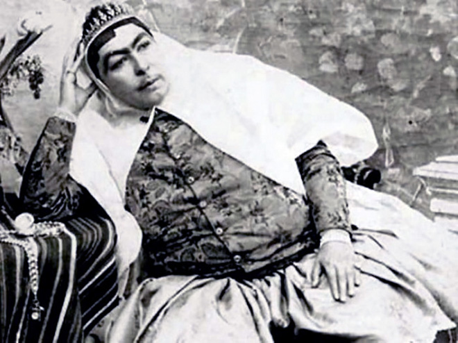 This woman was considered beautiful in Persia in 1900s.