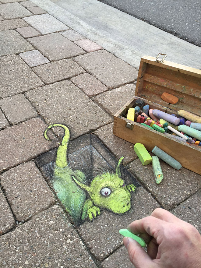 Awesome 3D chalk art.