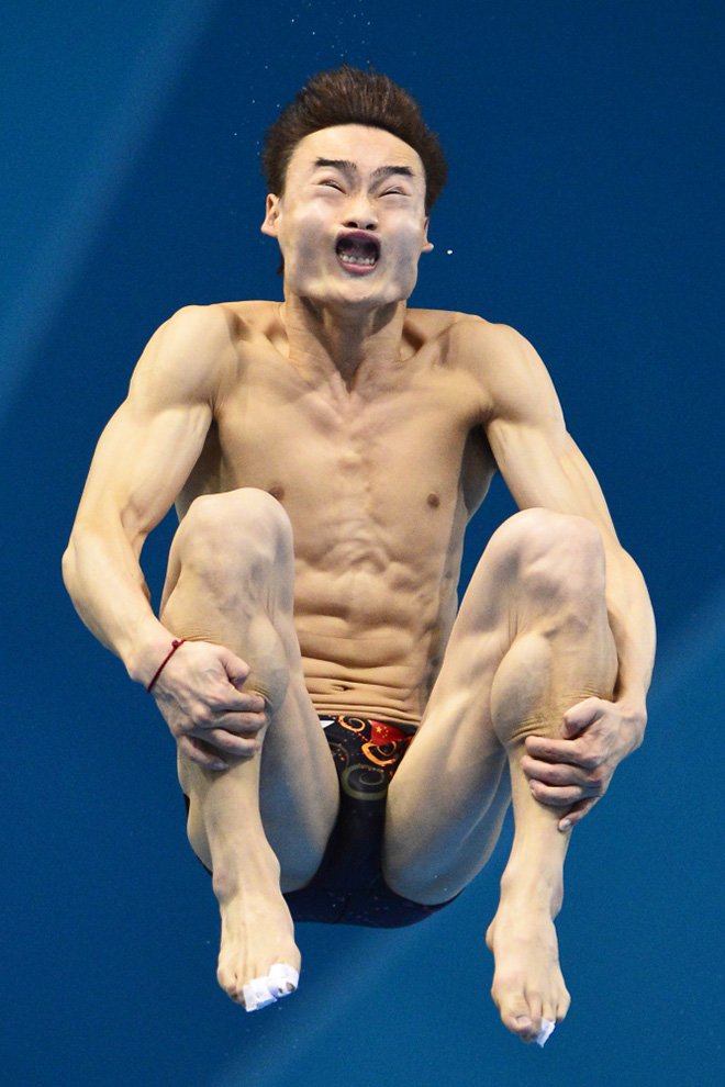 Derpy diver face.