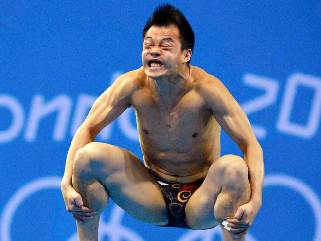 Derpy diver face.