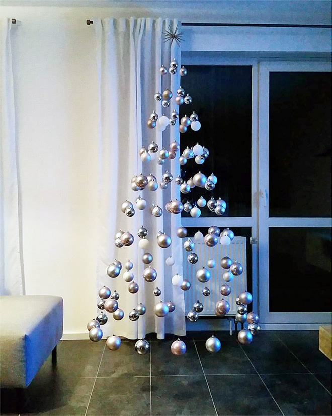 Brilliant Christmas tree decoration idea.