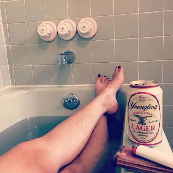 Girls with hairy legs is a real Instagram beauty trend.
