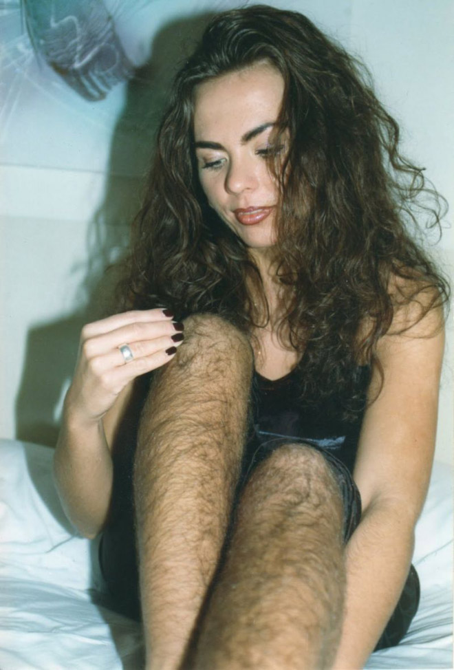 Girls with hairy legs is a real Instagram beauty trend.