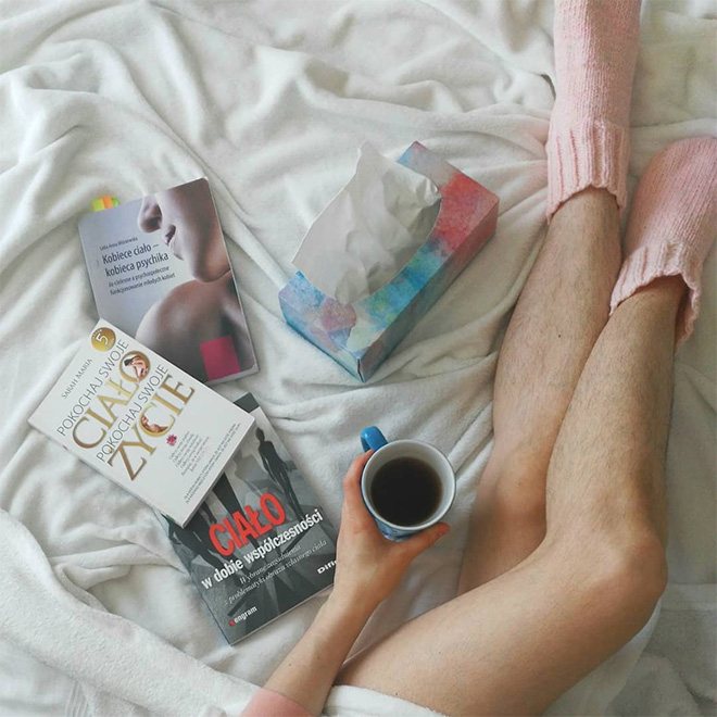 Girls with hairy legs is a real Instagram beauty trend.