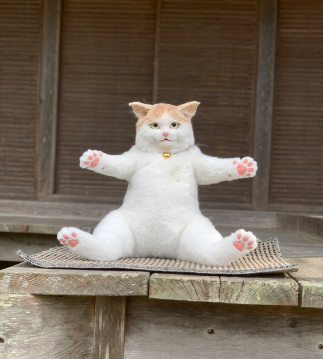 Realistic ginger cat backpack.