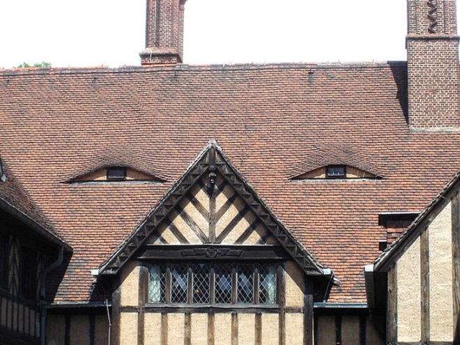 This house is judging you.