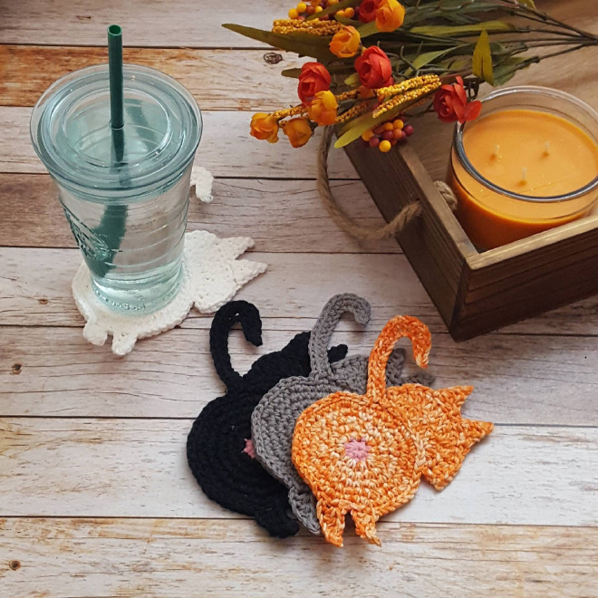 Crochet cat butt coasters.