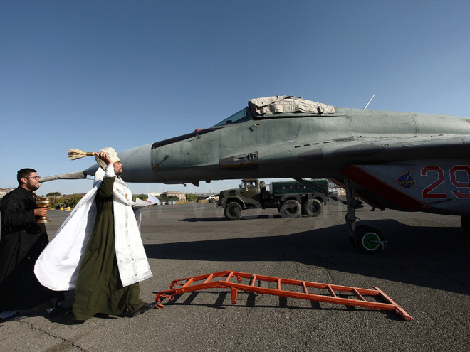 Russian priests really love blessing weapons.