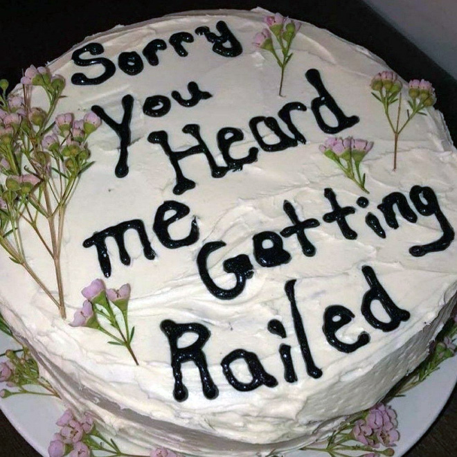 Say sorry with a delicious cake!