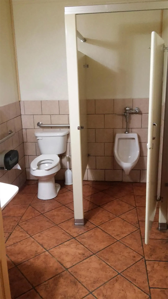 Toilet design fail.