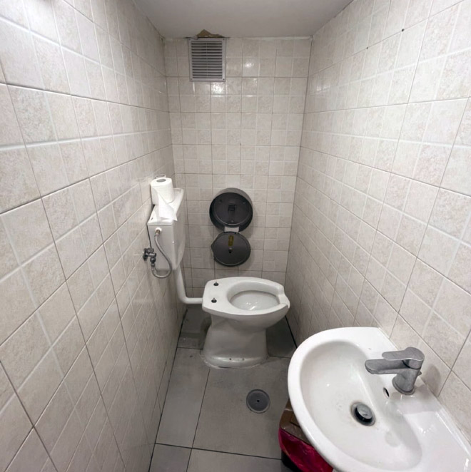 Toilet design fail.