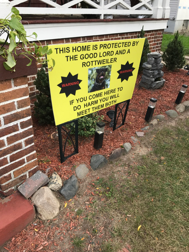 Hilarious warning sign.