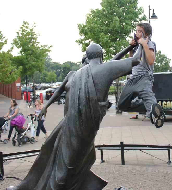 Statues are beating up people!