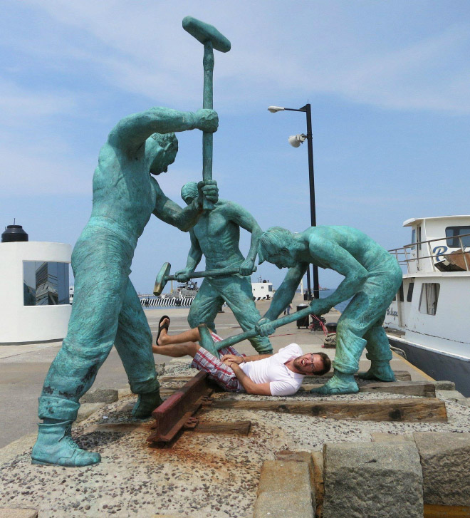 Statues are beating up people!